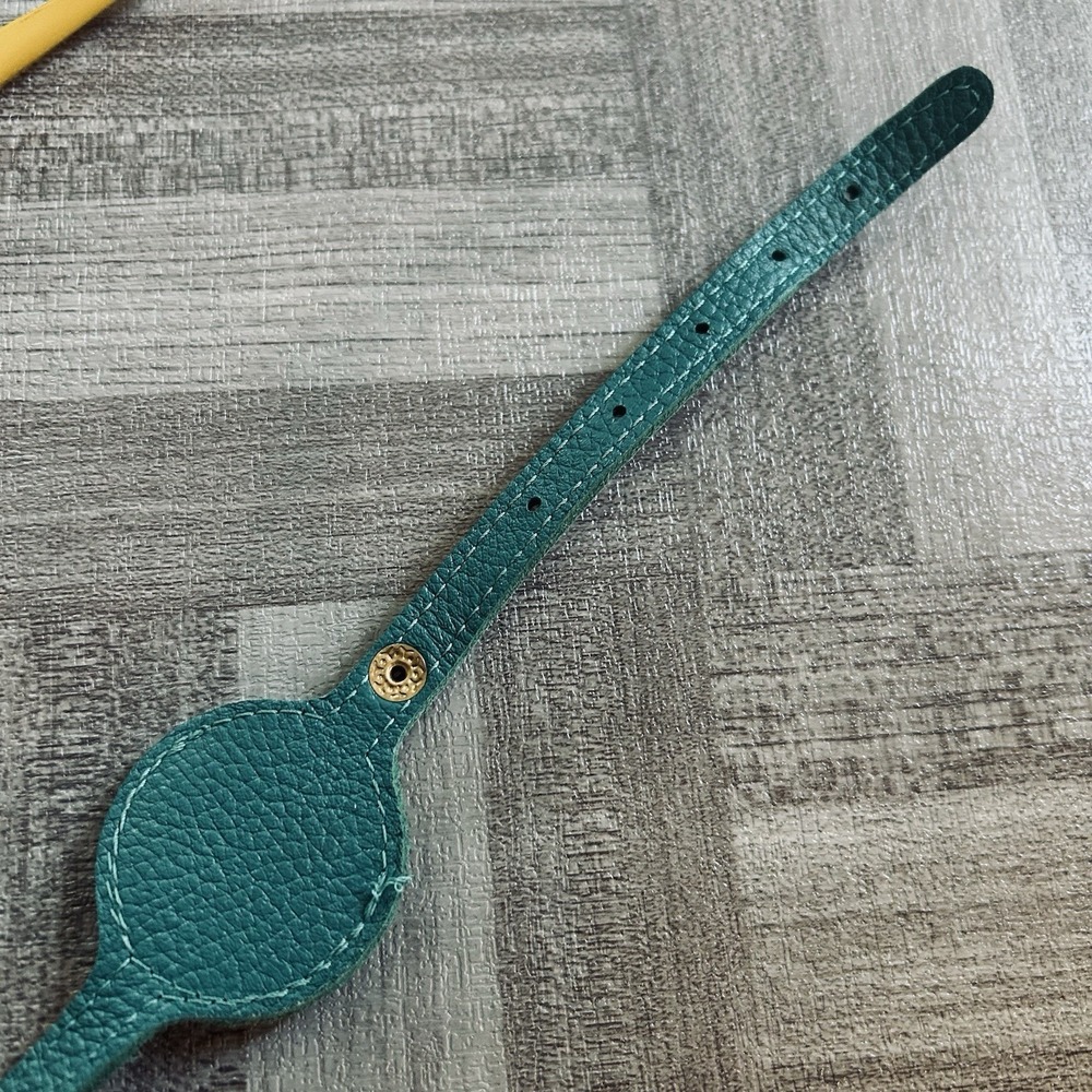 AirTag holder cat color! Green Leather One-Piece Strap